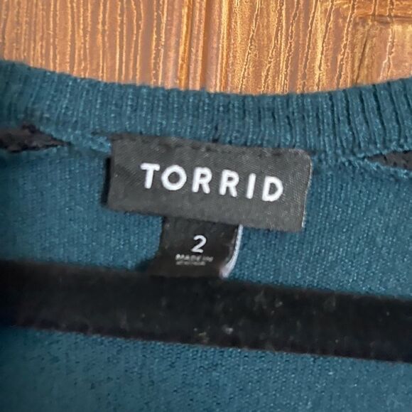 GREEN LACED NECK SWEATER - Picture 3 of 7